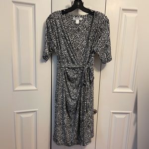 Maternity wrap dress